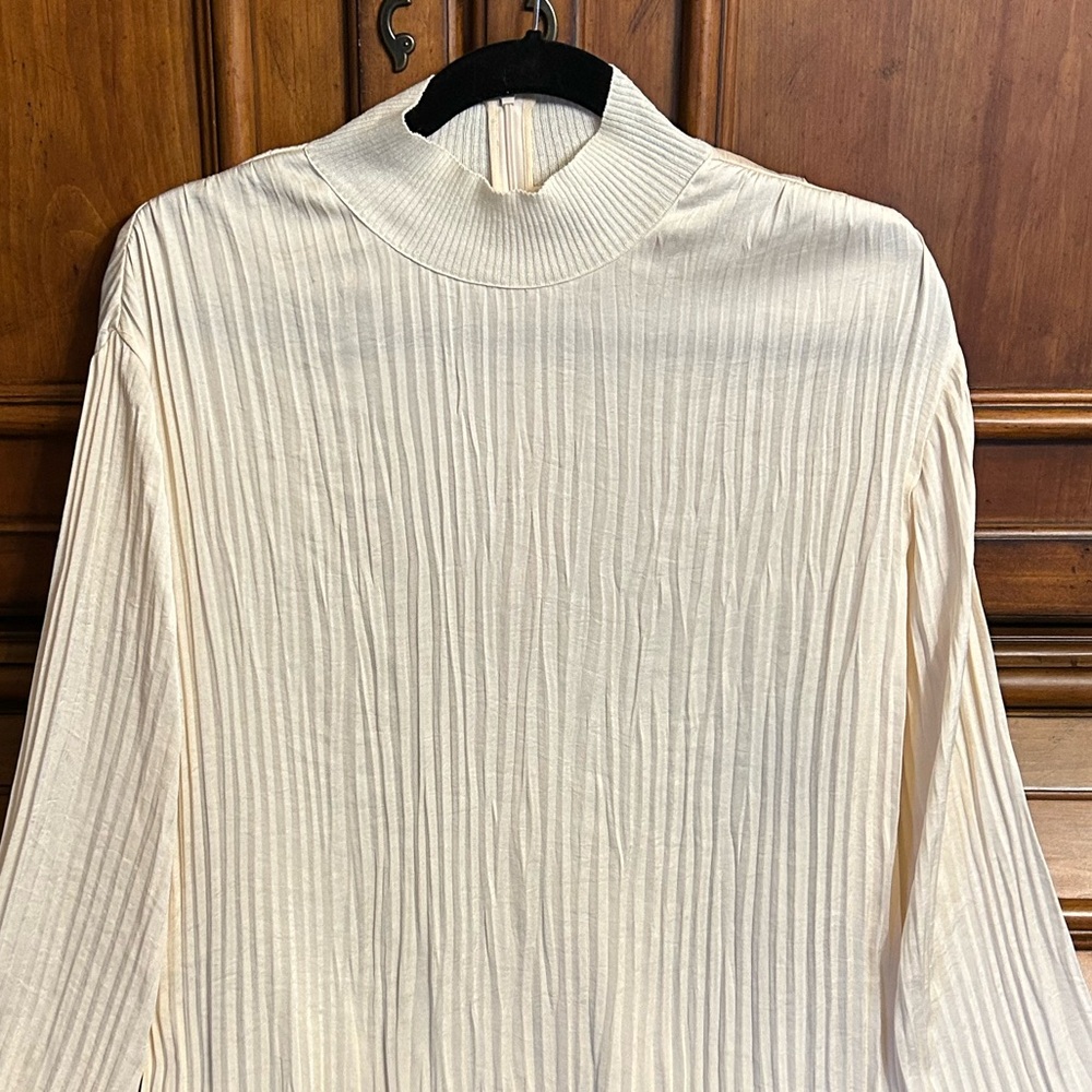 Vince Cream Crushed Satin Mock Neck Long Sleeve Blouse Size Small - Picture 11 of 11